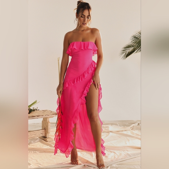House of CB Dresses & Skirts - NWT House of CB Sarina Fuchsia Hot Pink Ruffle Strapless Maxi Dress L